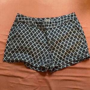 Gap Black White Diamond Patterned Size 4 Shorts 3 Inch Inseam Pockets Chinos